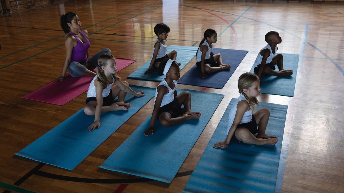 Skoro 30 let se v Alabamě nesměla na školách cvičit jóga. To se možná změní